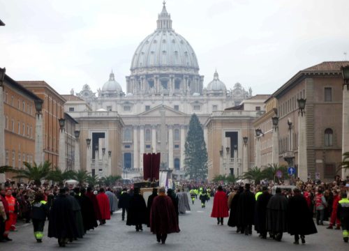 G25_13-imagen06-Desfile-al-Vaticano